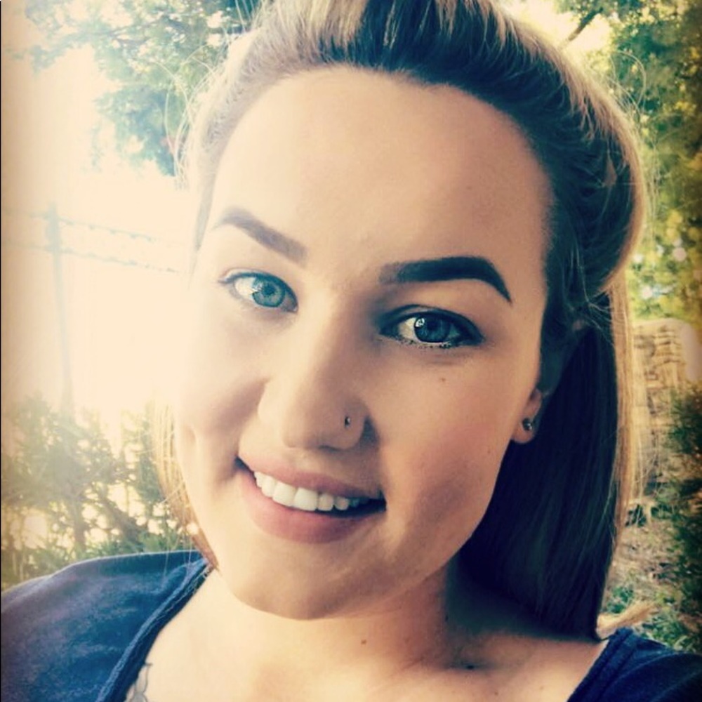 Meet your Posher, Julia